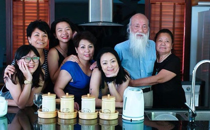 Người thân thầy Văn Như Cương xúc động: "Ông minh mẫn tới phút cuối, chờ cả cháu gái từ Úc về rồi mới thanh thản ra đi"