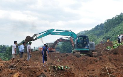 Bị 70.000m3 đất vùi lấp, đường sắt Hà Nội-Lào Cai đứt đoạn nhiều ngày