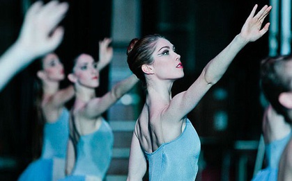 Hay bứt tóc, nhổ lông mi, cô gái đến từ Mỹ mắc phải chứng bệnh lạ nguy hiểm