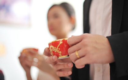 Xu hướng đám cưới cùng giới nở rộ ở Trung Quốc: Khi các chàng trai đồng tính chọn bạn gái đồng tính để kết hôn