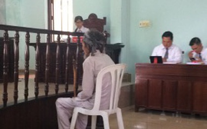 Cụ ông 84 tuổi đâm con ruột vì mâu thuẫn đất đai