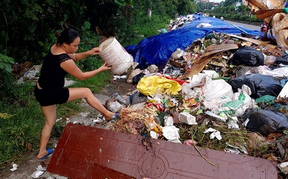 Hà Nội: Nhiều "núi rác khổng lồ" xuất hiện tại thị xã Sơn Tây khiến người dân sợ hãi