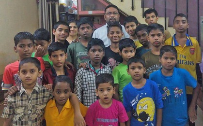 Câu chuyện cảm động về người đàn ông nhận 22 trẻ nhiễm HIV bị cha mẹ bỏ rơi về làm con nuôi