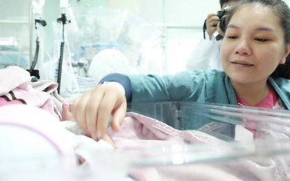 9 phút cứu bé trai sơ sinh bị 4 vòng dây rốn trong bụng mẹ cuốn cổ