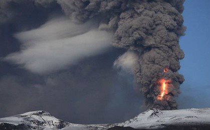 Không phải magma, đây mới là thứ nguy hiểm nhất từ núi lửa, bay cao 20km cũng chưa an toàn