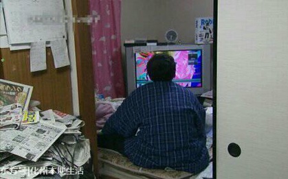 Thanh niên 30 năm chưa bước chân ra khỏi cửa, chỉ ngồi nhà chơi game và đọc truyện tranh