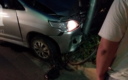 Hà Nội: Xe ô tô "điên" tông hàng loạt xe máy, xe đạp khiến ít nhất 5 người nhập viện