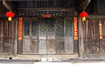 Chuẩn bị phá dỡ nhà tổ, cả gia đình ngỡ ngàng phát hiện kho báu 400 năm ẩn bên trong