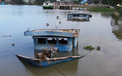 Quảng Ninh: Lốc xoáy nhấn chìm sà lan trong đêm, 2 người tử vong