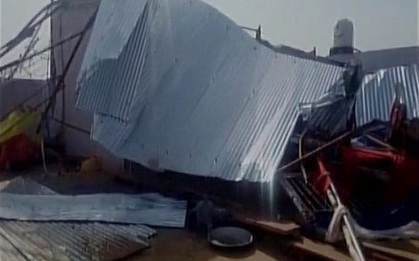 Tường bất ngờ đổ sập trong tiệc cưới, 25 người thiệt mạng