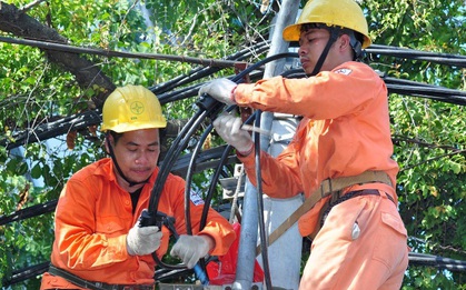 Nắng nóng lịch sử, dân gọi báo mất điện tăng đột biến