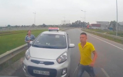Thanh Hoá: Chạy ngược chiều bị chặn, tài xế taxi rút tuýp sắt đòi xử