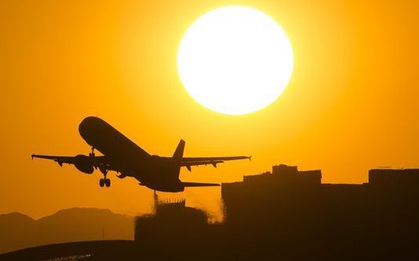 Mỹ: Nắng nóng tới mức máy bay không cất cánh nổi