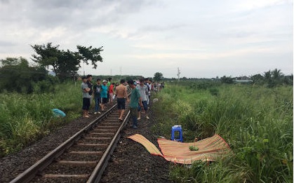 Bị tàu hỏa tông chết khi đeo tai nghe đi bộ trên đường tàu