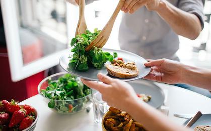 Nếu chưa biết làm sao để bắt đầu một chế độ ăn uống lành mạnh thì hãy áp dụng 4 cách này
