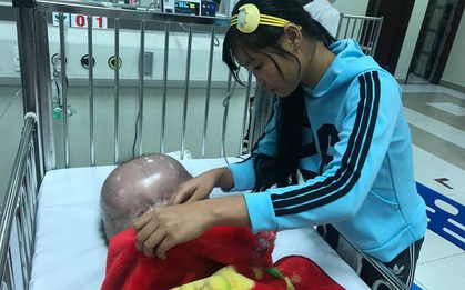 Mẹ của bé trai sinh ra có đầu to như quả bóng: "Chồng và gia đình chồng đều bỏ mẹ con tôi"