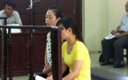 Bảo mẫu vô ý làm chết trẻ quỳ xuống, khóc xin lỗi gia đình cháu bé tại Tòa
