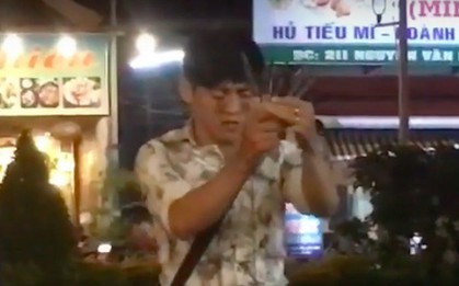 (HY HỮU) Nuốt kiếm diễn xiếc ảo thuật bị đâm thủng thực quản