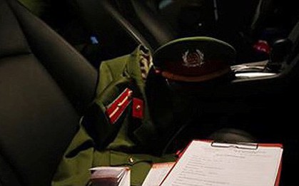 Giả danh công an mang ô tô đi bắt người ghi lô đề, ép phải nộp tiền