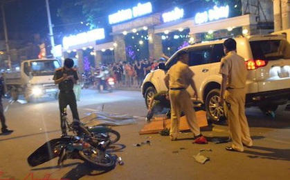 Chạy xe máy không đội mũ bảo hiểm, hai thiếu niên tử vong khi va chạm ô tô