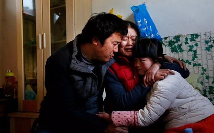 “Con không muốn trở thành gánh nặng của bố mẹ", bé gái 14 tuổi muốn từ bỏ trị bệnh vì gia đình quá nghèo
