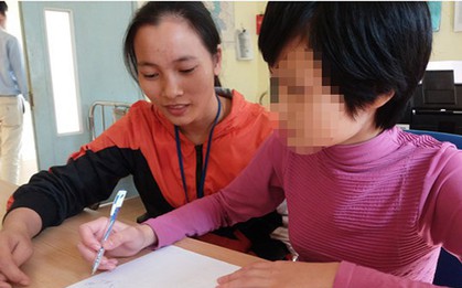 Bé gái 11 tuổi bị mẹ nhốt không cho đi học: Sau 1 năm "giải cứu" đã biết rất nhiều phép tính