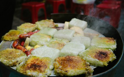 Có một hàng bánh chưng rán mỡ gà chịu bán cho khách nửa cái suốt 28 năm nay
