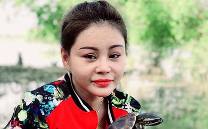 Lê Giang đi chùa cầu bình an sau ồn ào tố chồng cũ Duy Phương bạo hành trên truyền hình