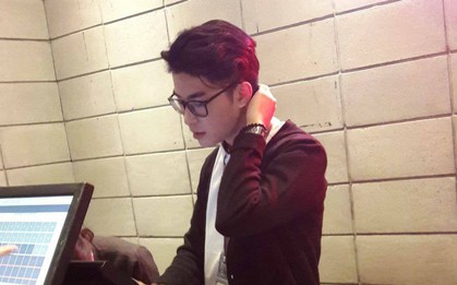 Ảnh chụp lén đẹp trai, chàng nhân viên rạp chiếu phim ở Hà Nội khiến hàng loạt cô gái nhận là chồng