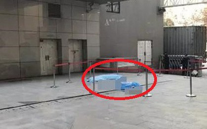 Định đỡ người nhảy lầu từ tầng 11, nhân viên bảo vệ bị nạn nhân rơi trúng tử vong