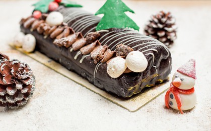 Giáng sinh ngọt ngào với bánh khúc cây Noel mê hoặc
