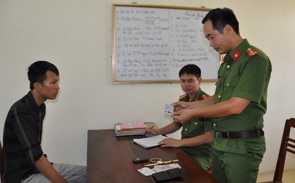 Kẻ bắt cóc liều lĩnh đâm công an và mẹ con tin trọng thương