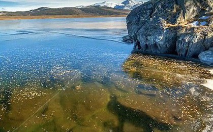 Hồ nước đóng băng ở Siberia phát ra âm thanh đáng sợ, tựa như "ngoài hành tinh"