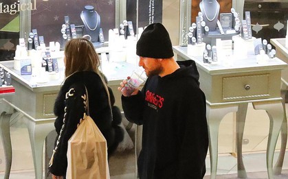 Luke Shaw đưa bạn gái đi chọn nhẫn đính hôn
