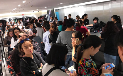 Zara Sài Gòn và Hà Nội đông nghịt, dân tình xếp hàng dài ngay ngày đầu tiên giảm giá