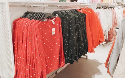 Thông báo sale tới 50%, H&M khiến tín đồ thời trang Hà Nội hụt hẫng vì sale quá ít đồ và không sale đồ Đông