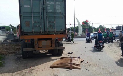 TP. HCM: Container mất thắng cuốn 2 thanh niên vào gầm xe, 1 người tử vong tại chỗ