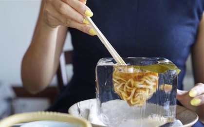 Độc đáo món mì đóng băng ở Nhật Bản chỉ nhìn thôi cũng đủ buốt răng nhưng người ăn vẫn cứ ùn ùn