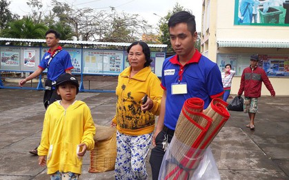 Người dân nô nức trở về nhà khi bão số 16 (Tembin) không vào miền Tây