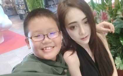 Được đi chơi Giáng sinh với người mẫu nóng bỏng, học sinh tiểu học tặng ngay iPhone X cho "bạn gái"