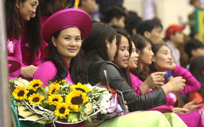 Hoa khôi bóng chuyền Kim Huệ chuyển nghề