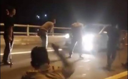 Công an bắt giữ 9 thanh niên cầm hung khí chặn đầu ô tô xin "đểu" tiền trên cao tốc, 2 đối tượng đang bỏ trốn