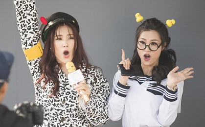 Đông Nhi – Ông Cao Thắng cùng học trò trổ tài cover vũ đạo Kpop cực lầy tại Hàn Quốc