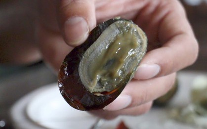 Món trứng "huyền thoại" của Trung Quốc được bán đầy ở Việt Nam nhưng nhiều người vẫn chưa dám thử
