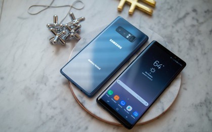 Như thế, Samsung đã ra mắt liền 2 tượng đài thiết kế trong 2 năm liên tiếp