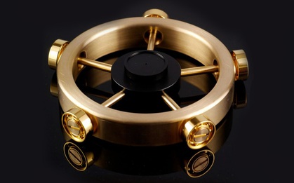 Xoay 12 phút liên tục không nghỉ: Chỉ có thể là con quay fidget spinner của người Nhật