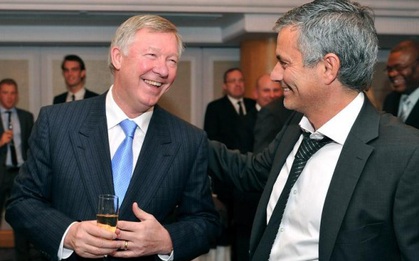 Mourinho đã nói gì với Sir Alex sau khi vô địch Europa League?