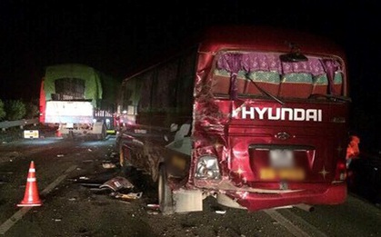 Tai nạn liên hoàn giữa 3 xe khách trên cao tốc Nội Bài - Lào Cai, 10 hành khách bị thương