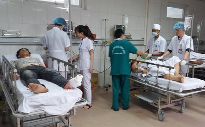 Nạn nhân trong vụ lật xe khách kinh hoàng: "Mọi người la hét hoảng loạn, tôi chỉ kịp che chắn cho cháu bé bên cạnh"