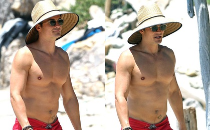 Orlando Bloom khoe body hấp dẫn ở tuổi 40, trông con cho Miranda Kerr nghỉ bên chồng mới
